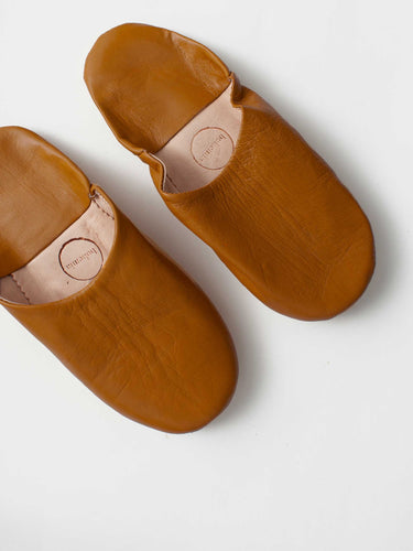 Moroccan Babouche Basic Slippers, Caramel: Medium