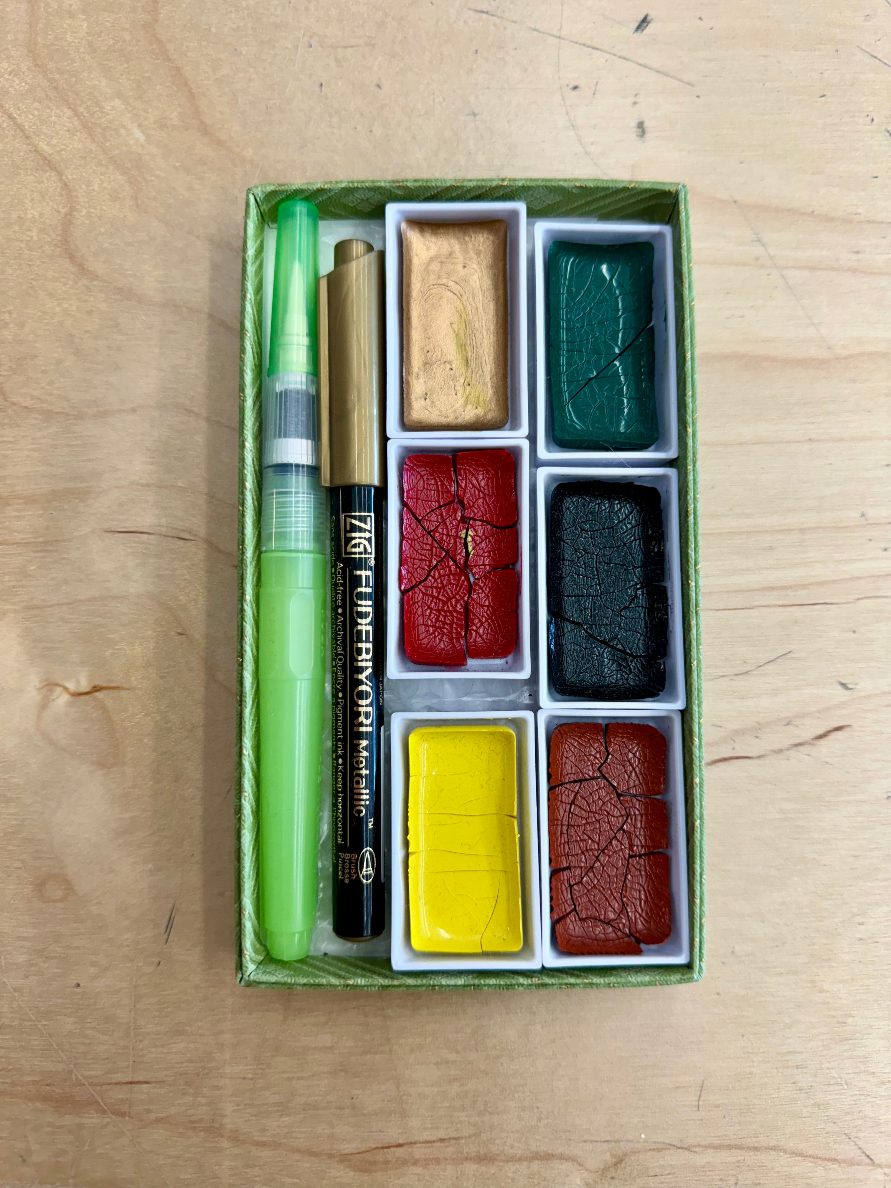 Kuretake watercolor paint palette set