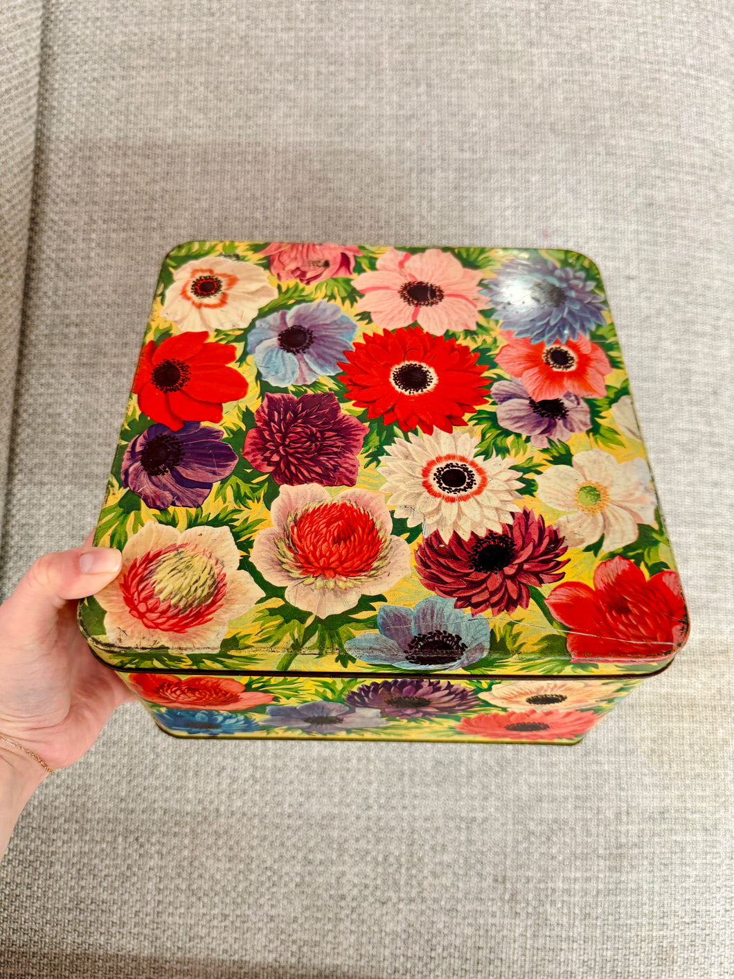 Vintage Flower Pattern Biscuit Tin