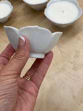 Load image into Gallery viewer, Lotus Bowl Candle