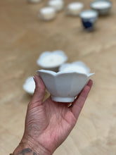 Load image into Gallery viewer, Lotus Bowl Candle