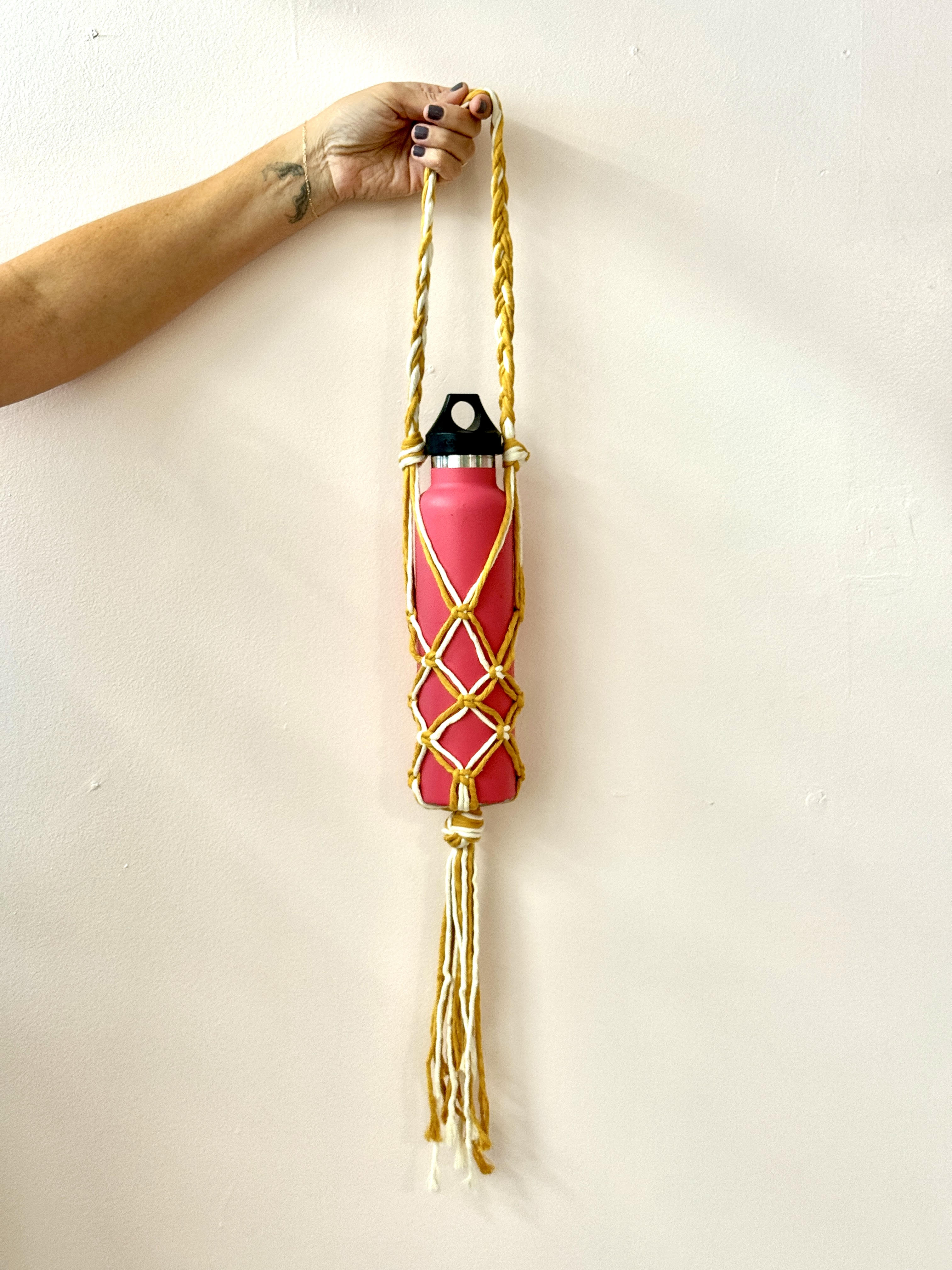 NOV 19th IN-PERSON - Macrame Waterbottle/Wine Tote with Denise Ambrosi