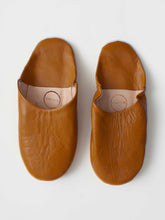 Load image into Gallery viewer, Moroccan Babouche Basic Slippers, Caramel: Medium