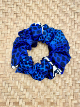 Load image into Gallery viewer, Scrunchies by Shannon Kaminaga - These Hands Makers Collective