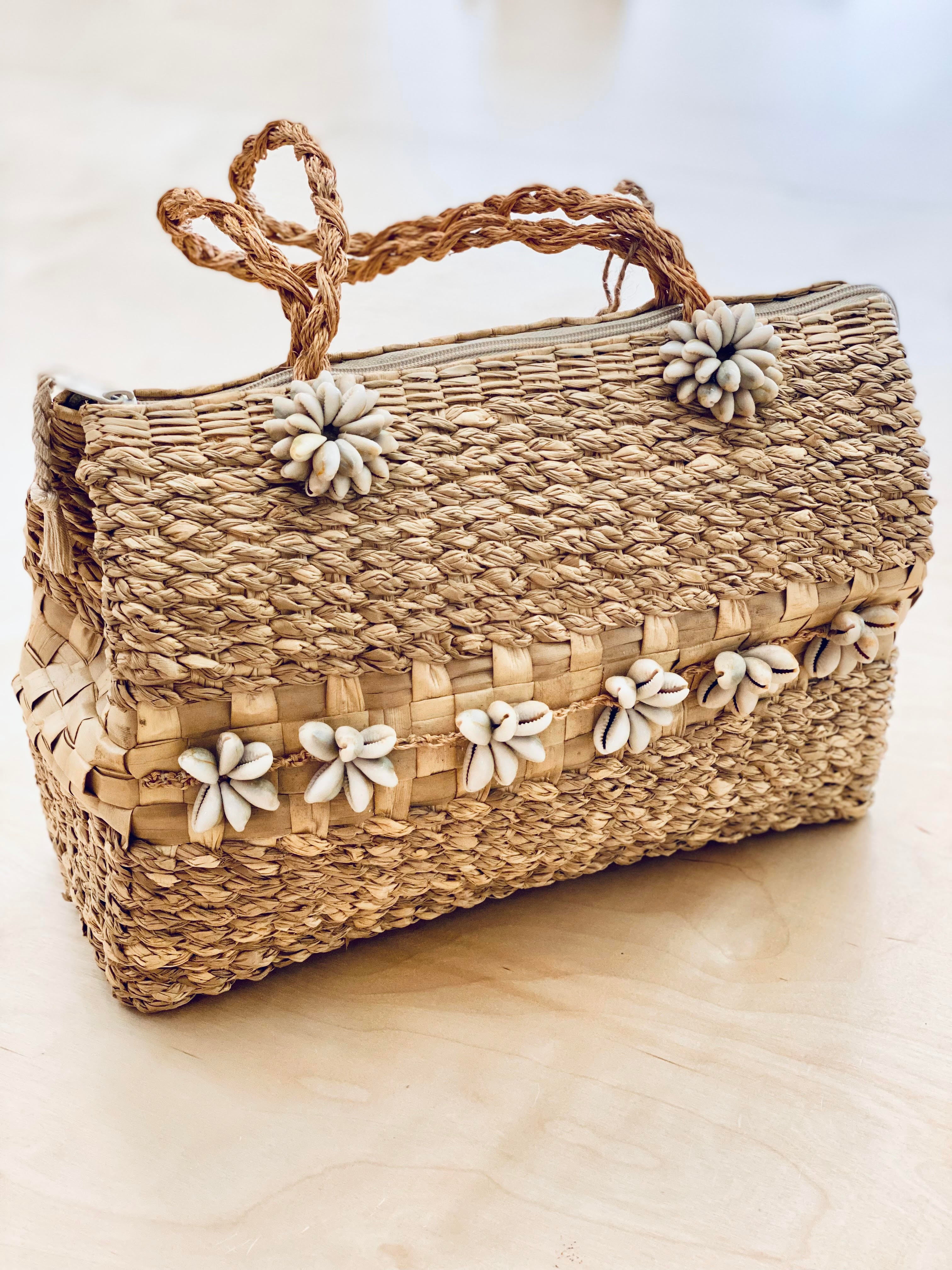 Vintage Straw Purse with Cowry Flowers